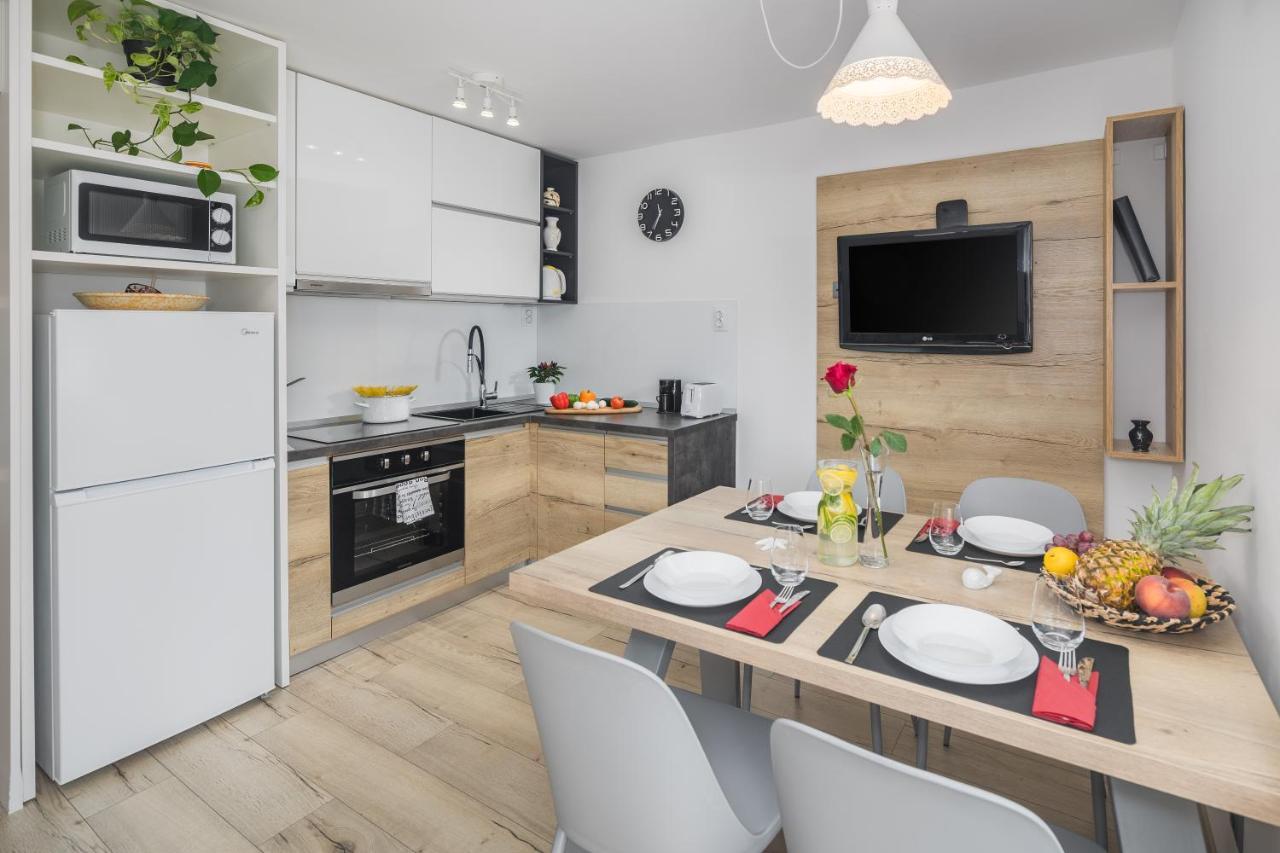 App***Max Apartment Pula Bagian luar foto