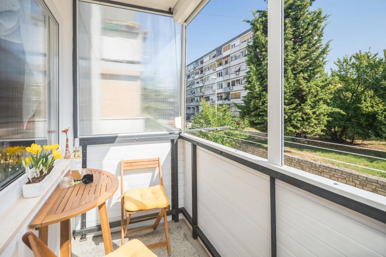 App***Max Apartment Pula Bagian luar foto