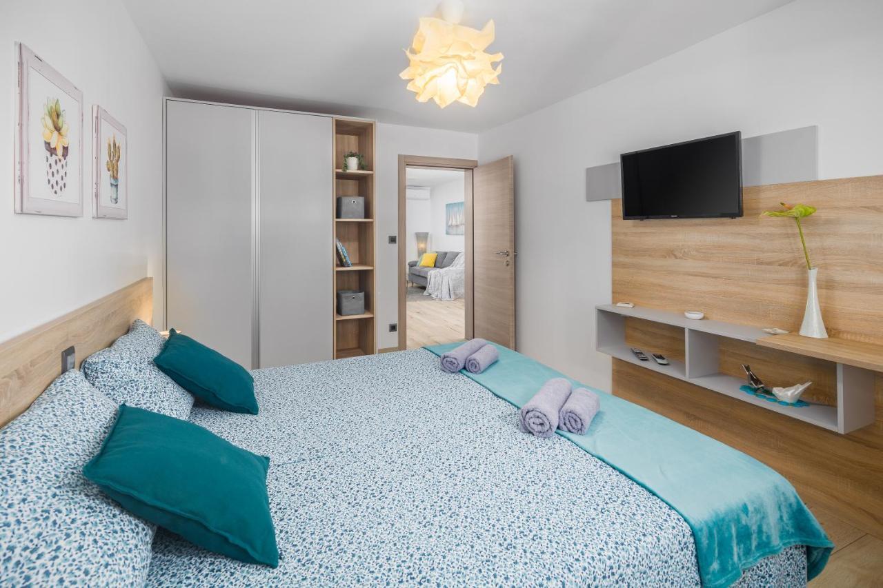 App***Max Apartment Pula Bagian luar foto