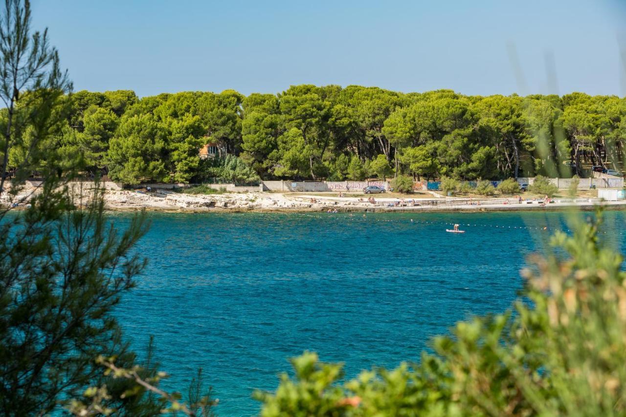 App***Max Apartment Pula Bagian luar foto