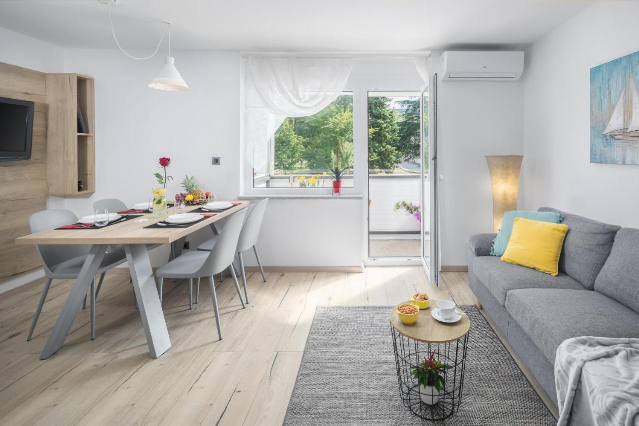 App***Max Apartment Pula Bagian luar foto